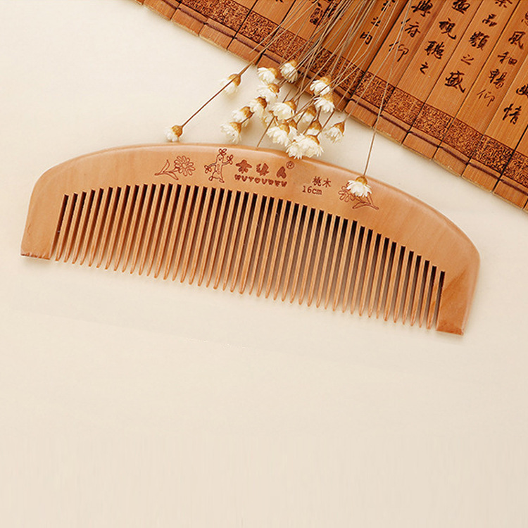 Carved old peach comb men and women home thickened anti-static hair hair hair hair comb wood comb Application Scenario