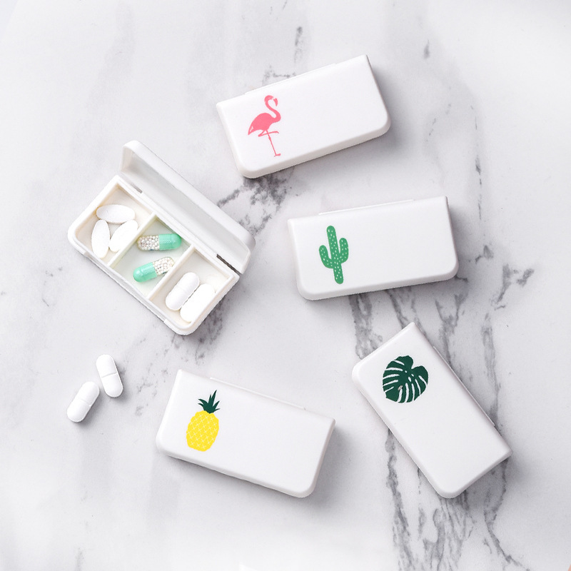 Three compartments portable medicine box mini pill box travel medicine box Application Scenario
