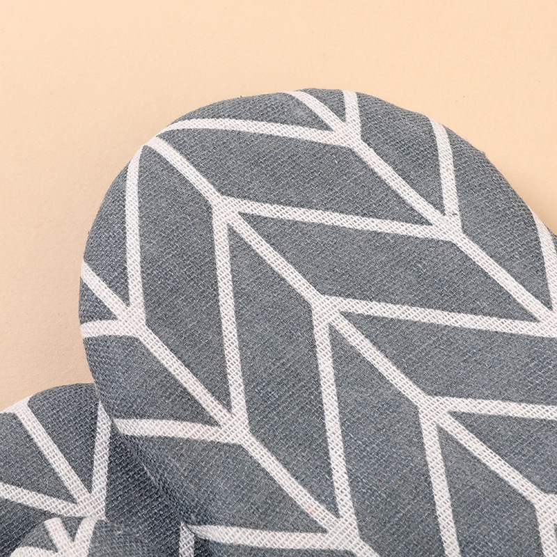 Thickened microwave oven heat proof gloves for kitchen baking tools special heat insulation, heat proof and high temperature gloves for oven Application Scenario