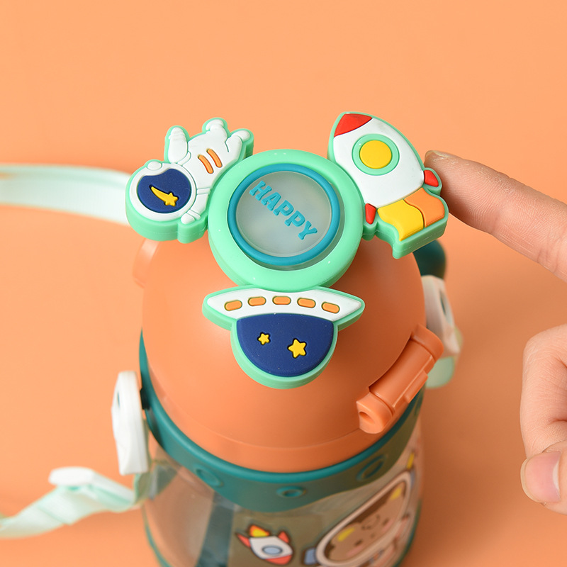 Douyin live children's plastic water cup Girl baby drinking cup with straw gravity ball kindergarten baby pot Application Scenario