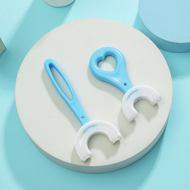 Children's U-shaped toothbrush baby silicone toothbrush mouth containing cleaning and brushing equipment Application Scenario