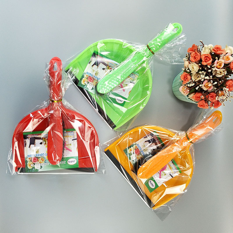 Manufacturer multi-purpose desktop cleaning brush computer keyboard brush household mini broom dustpan set wholesale Application Scenario