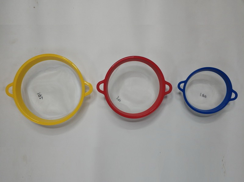 Plastic flour sieve double ear flour sieve cake mold wholesale baking utensils Application Scenario