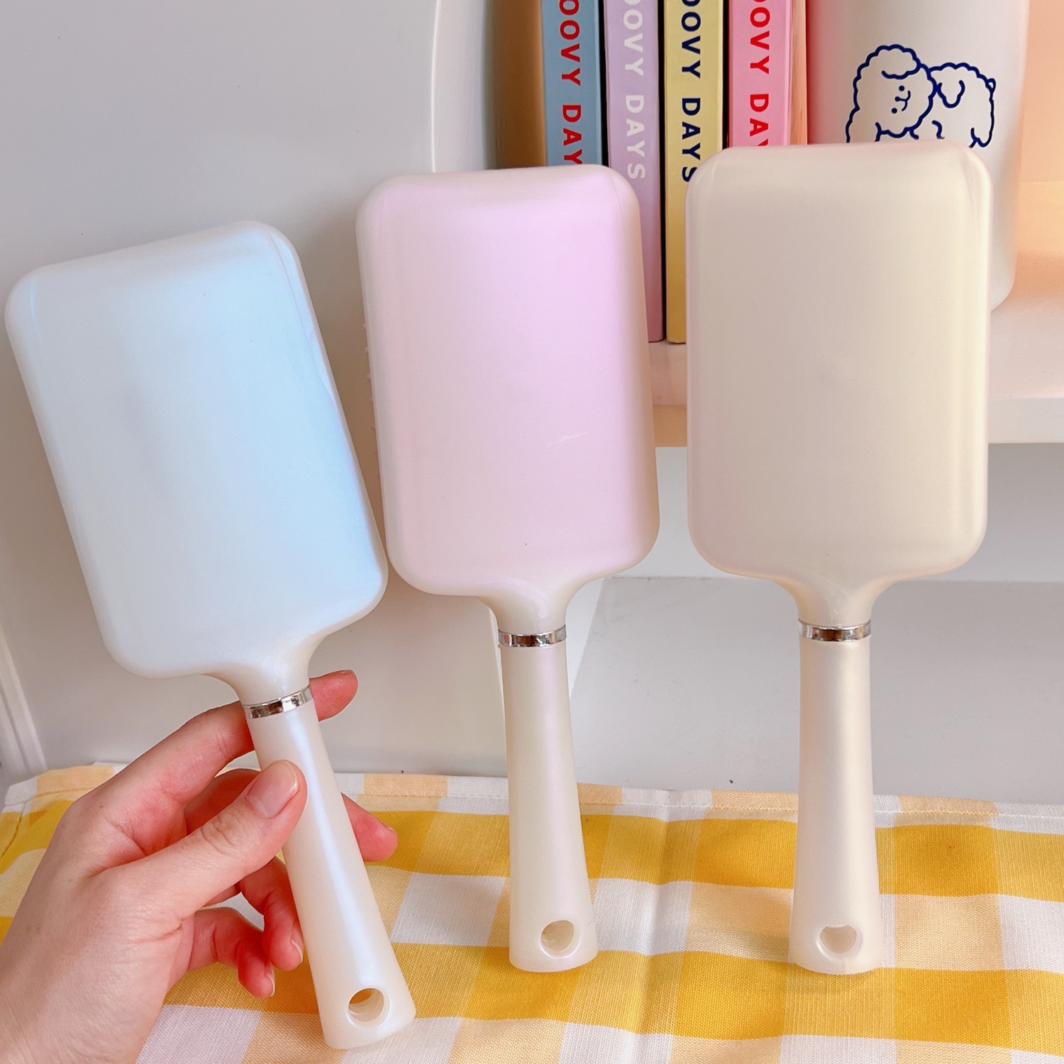 Massage comb lady temperament long hair curly hair air cushion comb air bag large board comb home portable student girl comb hair Application Scenario