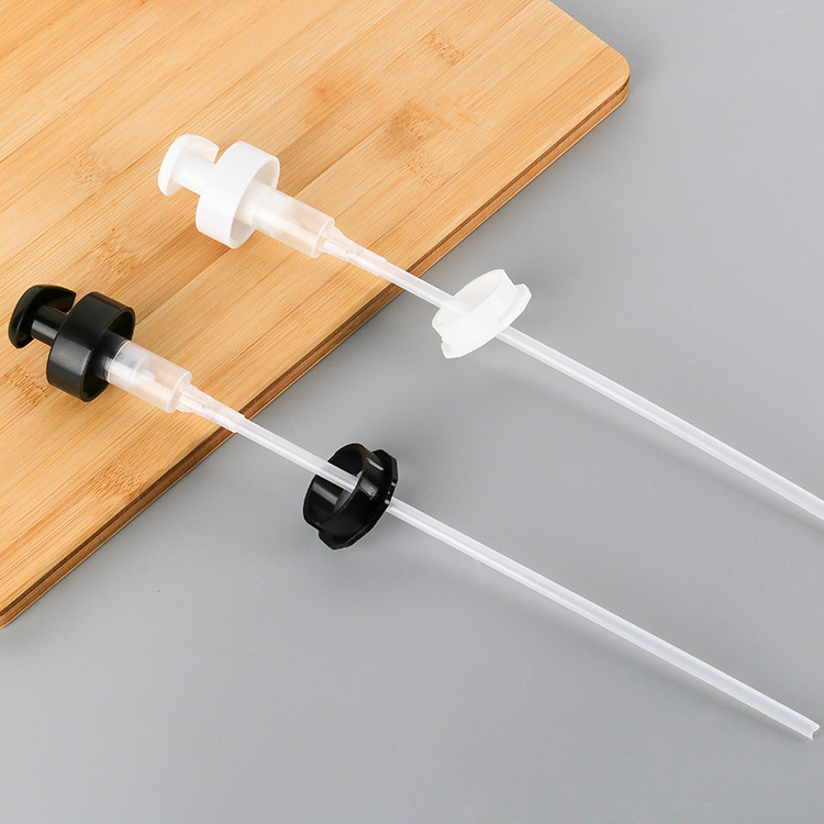 Kitchen general oyster sauce extruder household oyster squeezing oil pump head quantification bottle pressing type ketchup oyster sauce bottle pressure nozzle Application Scenario