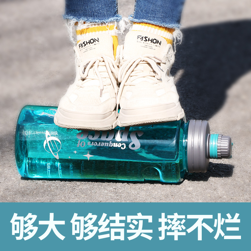 Super large capacity plastic water cup male portable outdoor sports fitness water bottle large space cup 2000ml Application Scenario