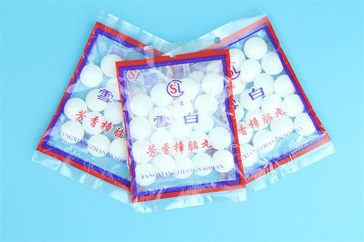 White natural mothball bag wardrobe insect repellent aromatherapy odor and mildew prevention sanitary ball 1 yuan 2 yuan source wholesale undefined