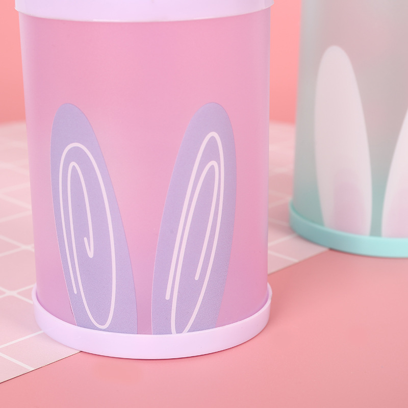 Korea creative diy cartoon cute plastic pen holder students creative pen holder wholesale customized student stationery Application Scenario