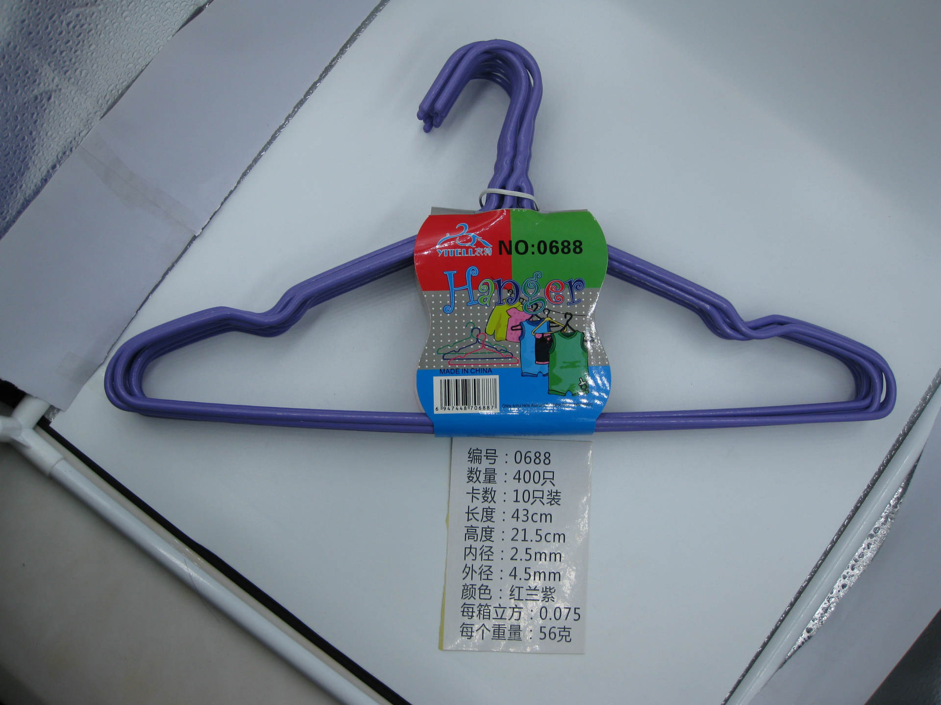 0688 factory direct new groove wire coat hanger steel wire dip plastic monochrome coat hanger household thick plastic coat hanger Application Scenario