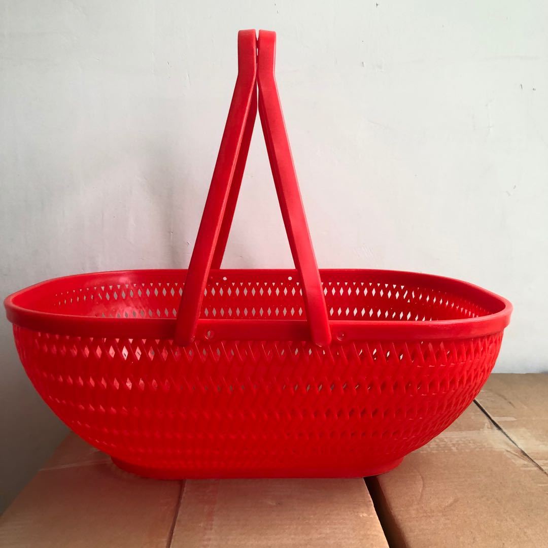 Portable supermarket plastic basket Red portable plastic hand basket Fruit and vegetable market shopping basket plastic basket details Picture