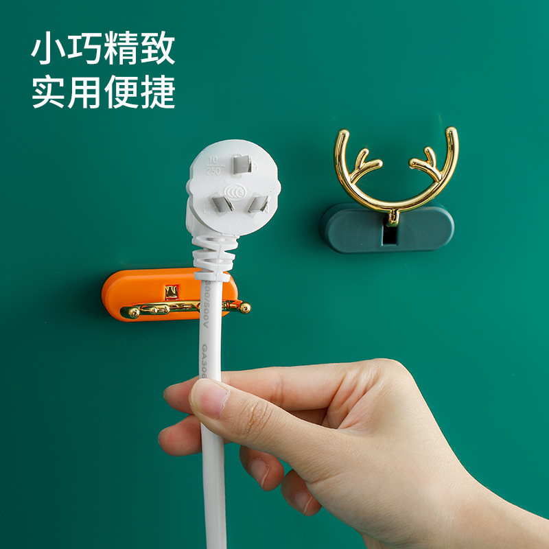 No-punch hook key hook plug holder to receive data line small and cute deer antler plug hook Specification drawing