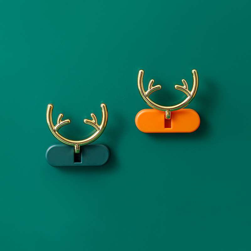 No-punch hook key hook plug holder to receive data line small and cute deer antler plug hook Application Scenario