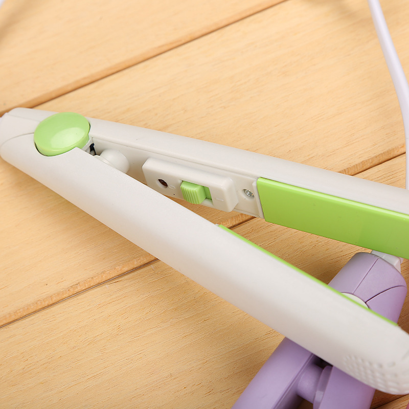 M002 CREATIVE mini curling iron straight roll dual purpose ceramic hair straightener students small plywood ironing board manufacturers direct sales Application Scenario