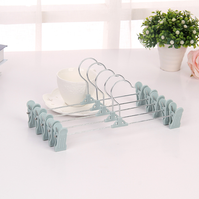 Plastic multifunctional clothes rack wholesale pants clip pants rack can be telescopic adjustment Application Scenario