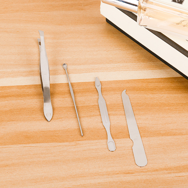 Manufacturers direct nail tools zipper bag 7 sets of nail set decoration nail beauty spot nail scissors set Application Scenario