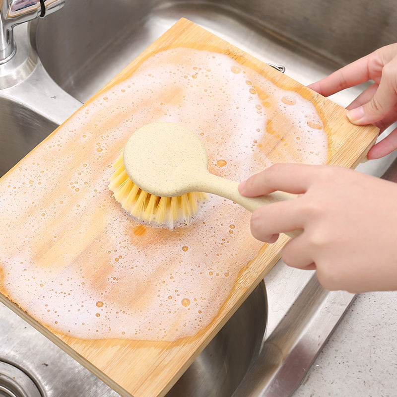 Wheat straw kitchen long handle pot brush cleaning brush can hang non - oil washing dish brush pot brush Application Scenario