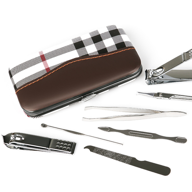 Nail clipper set 7 sets of household beauty and nail tools gift customization logo checkered nail clippers set Application Scenario