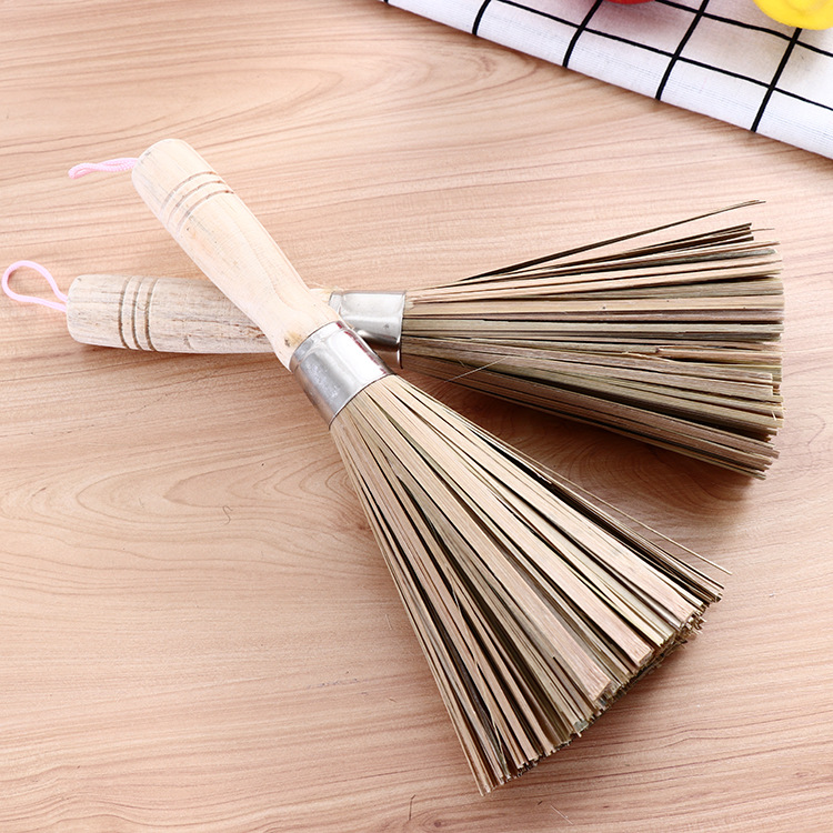 Nostalgia style wooden handle bamboo washpot brush kitchen big iron pot cleaning special long handle bamboo washpot brush Application Scenario