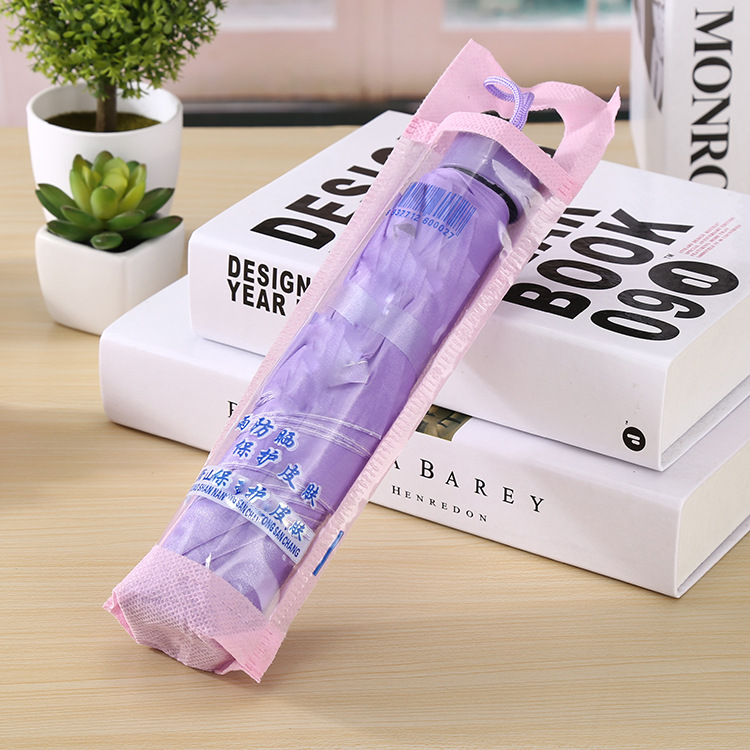 Three fold umbrella wholesale creative candy color inverted rod pearlescent umbrella manual couples short handle rain and sunny advertising umbrella Application Scenario