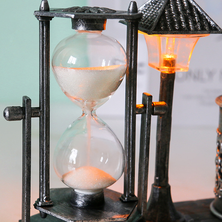 Creative retro street lamp hourglass pen holder two lights timing hourglass student decorations small night light Stationery store supply Specification drawing