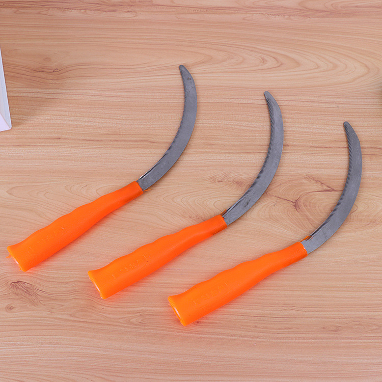 Two yuan shop farm tools wo serrated grass cutting knife garden tools grass cutting serrated knife small sickle Application Scenario