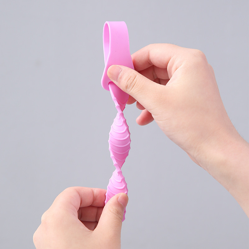 Silica gel lift toilet lid to sit on the cover, uncover the handle to open the toilet lid to sit on the toilet toilet toilet handle single strip Application Scenario