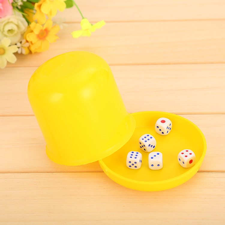 Independent packaging plastic dice box set bar club die cup custom KTV game die cup color cup set full figure