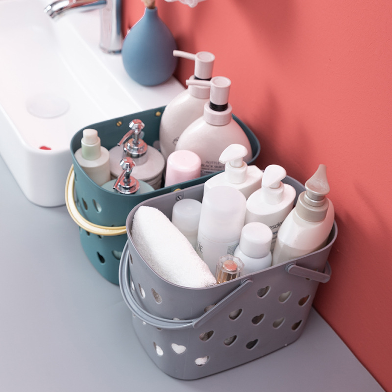 Nordic wind plastic portable bath basket bath basket bath basket heart-shaped hollow bath basket bath basket details Picture