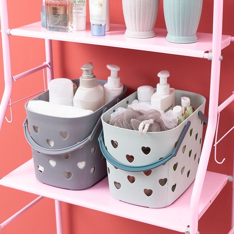 Nordic wind plastic portable bath basket bath basket bath basket heart-shaped hollow bath basket bath basket Application Scenario