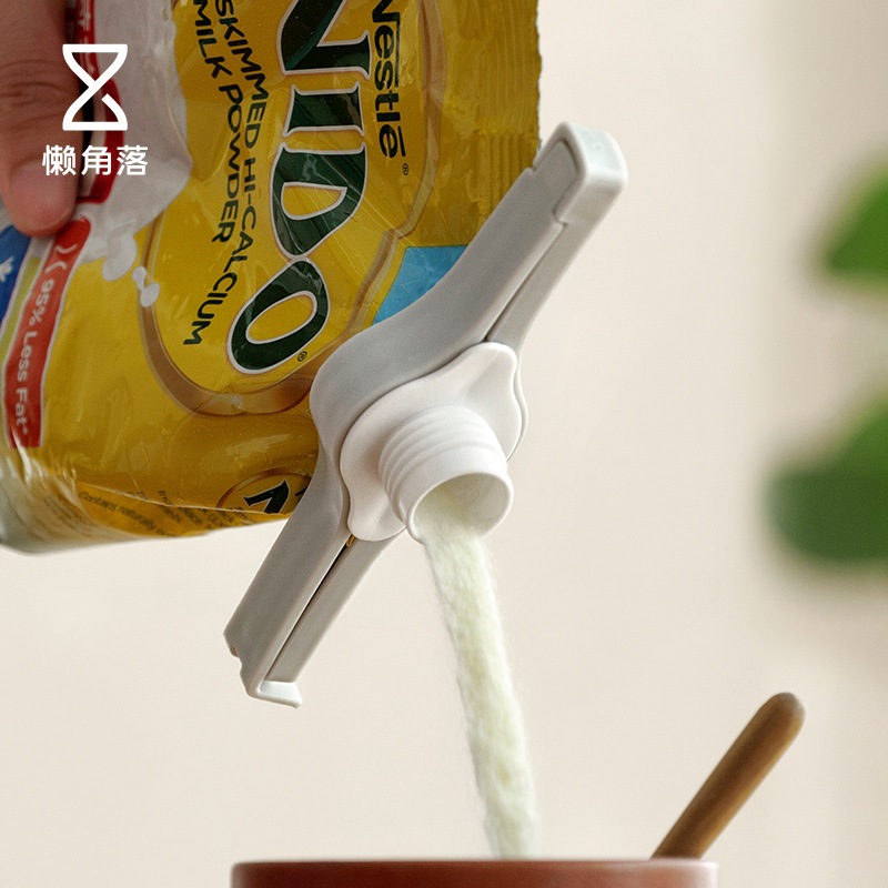 Sealing entrain discharge nozzle Kitchen sealing clip Food snacks food moistureproof milk powder clip refrigerator storage clip details Picture