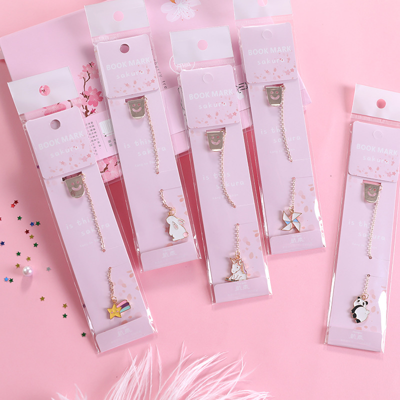 Hangzo Korean creative cartoon metal Pendant bookmark small fresh and lovely pendant Pendant student binder bookmark Application Scenario
