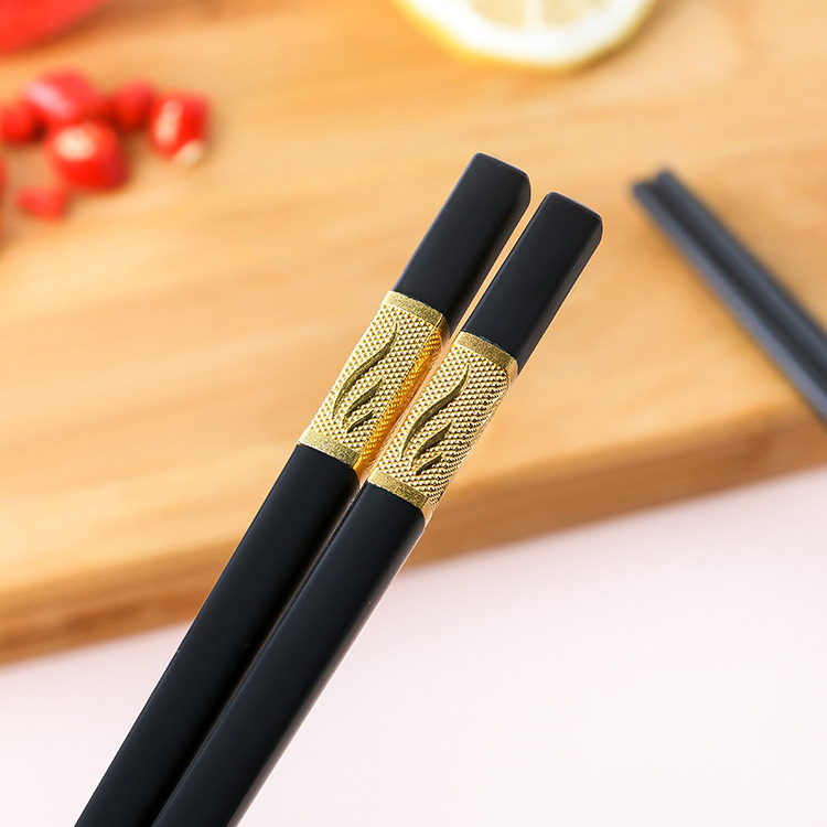 Creative household golden Fu alloy chopsticks high temperature restaurant hotel tableware mildew anti skid can be sterilized chopsticks Application Scenario