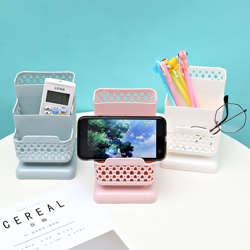 Simple and creative imitation rattan weave hollow pen holder multi-functional desktop storage box office stationery pen barrel makeup brush barrel Application Scenario