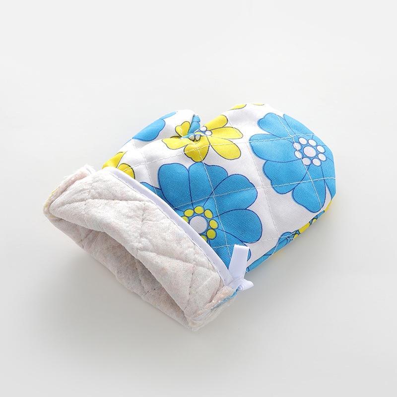 Foreign trade baking kit wholesale microwave oven gloves heat insulation gloves anti hot hand cover oven gloves 1 Application Scenario