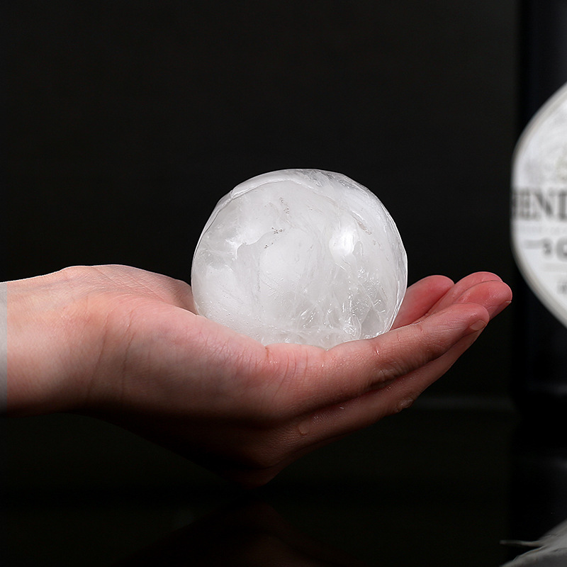 Whiskey ice hockey mold round ice cube mold ice cube maker large ice cube maker spherical silicone box Application Scenario