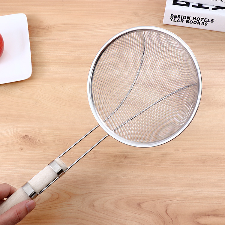 16-26# Wooden handle double wire reinforced stainless steel mesh colander kitchen wooden handle stainless steel filter leakage Application Scenario