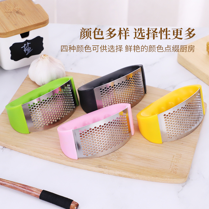Kitchen ring garlic press garlic tamping magic stainless steel bracelet garlic garlic garlic magic Amazon gadget details Picture