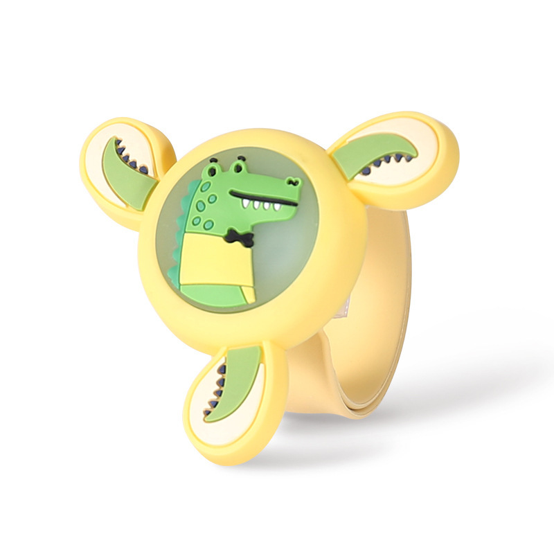 Street stall new cartoon animal flash rotating mosquito repellent bracelet table silicone pat circle coax girlfriend necessary bracelet Item Picture