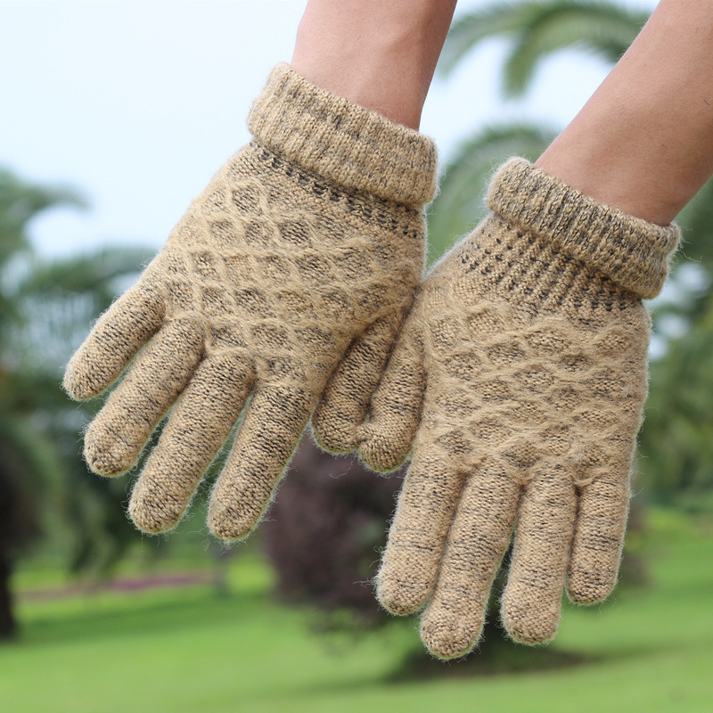 Autumn and winter warm men's new gloves motorcycle velvet cold solid color wool gloves manufacturers knit gloves Application Scenario