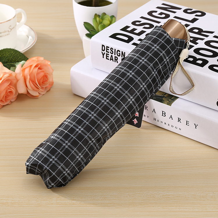 75cm extra-large business plaid umbrella with reinforced ten-bone windproof three-fold umbrella for household rain folding umbrella Application Scenario