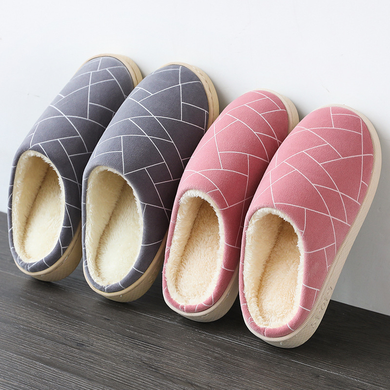 Winter 2020 Korean version of simple hotel women's thick soles home indoor couple hair tote shoes Men thermal home cotton slippers full figure