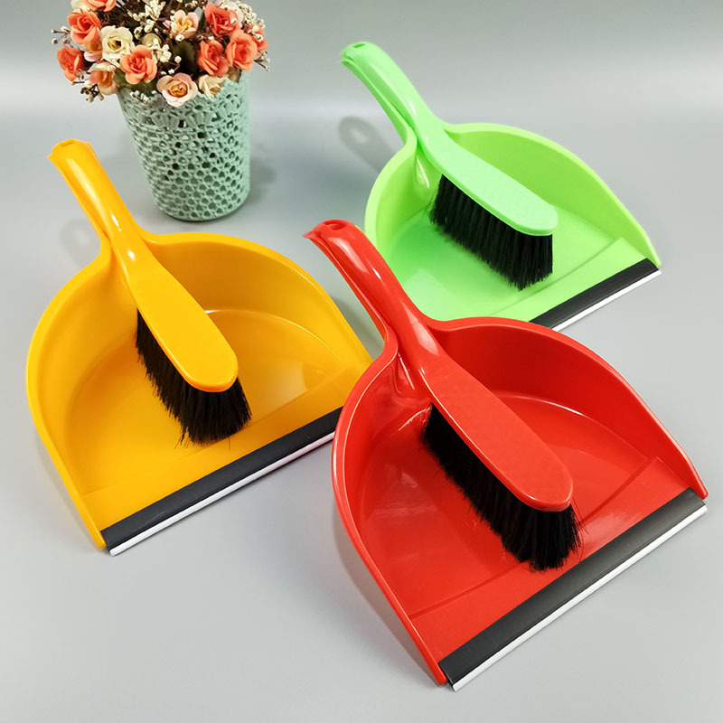 Manufacturer multi-purpose desktop cleaning brush computer keyboard brush household mini broom dustpan set wholesale