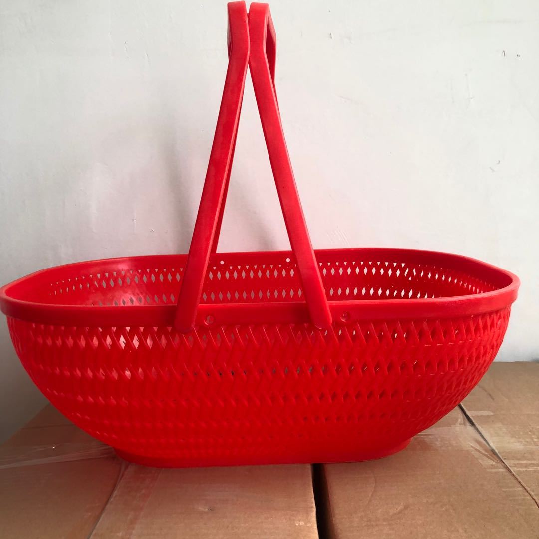 Portable supermarket plastic basket Red portable plastic hand basket Fruit and vegetable market shopping basket plastic basket